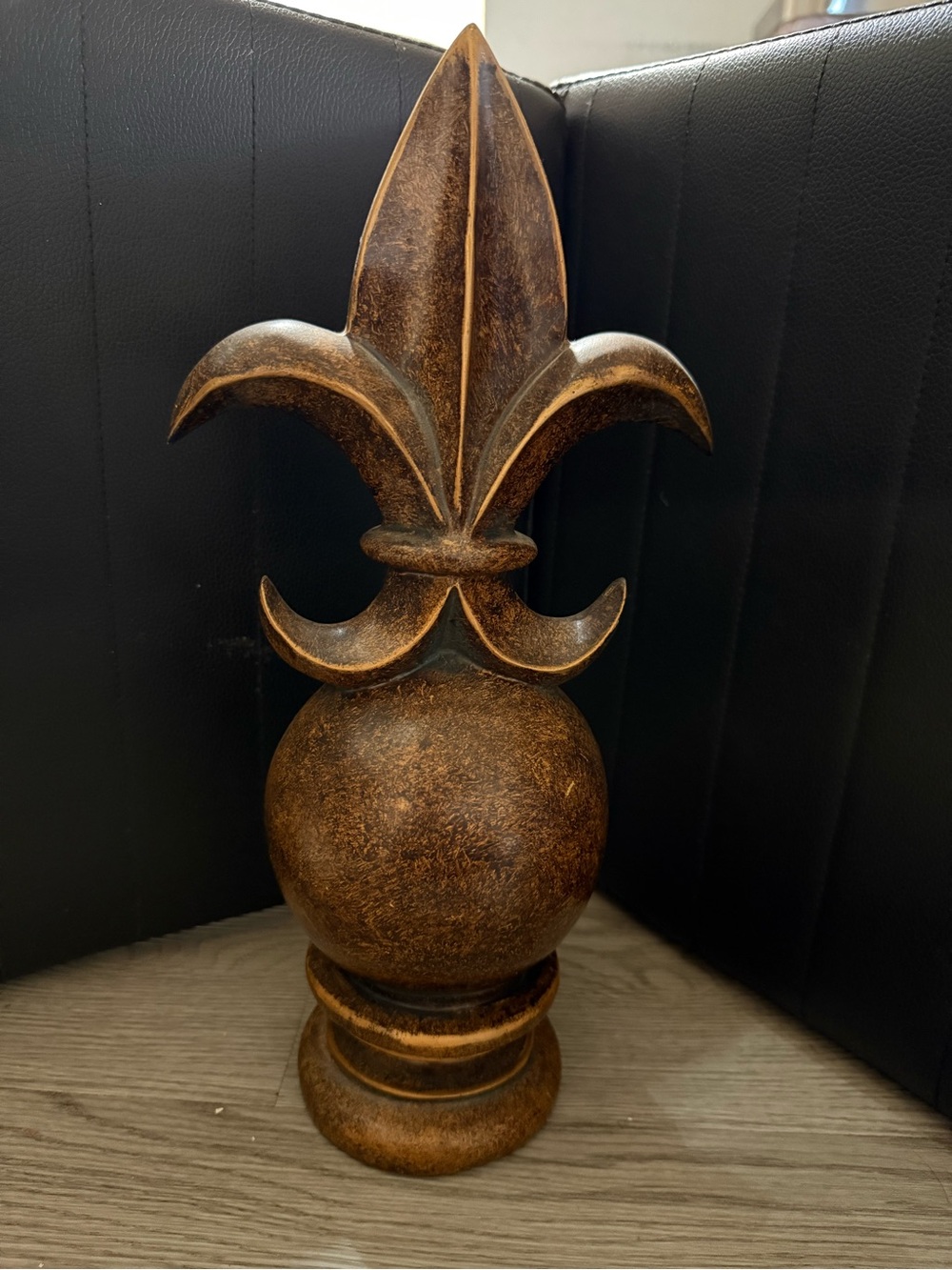 Fleur-de-Lis garden statue or tabletop finial Made Of Wood